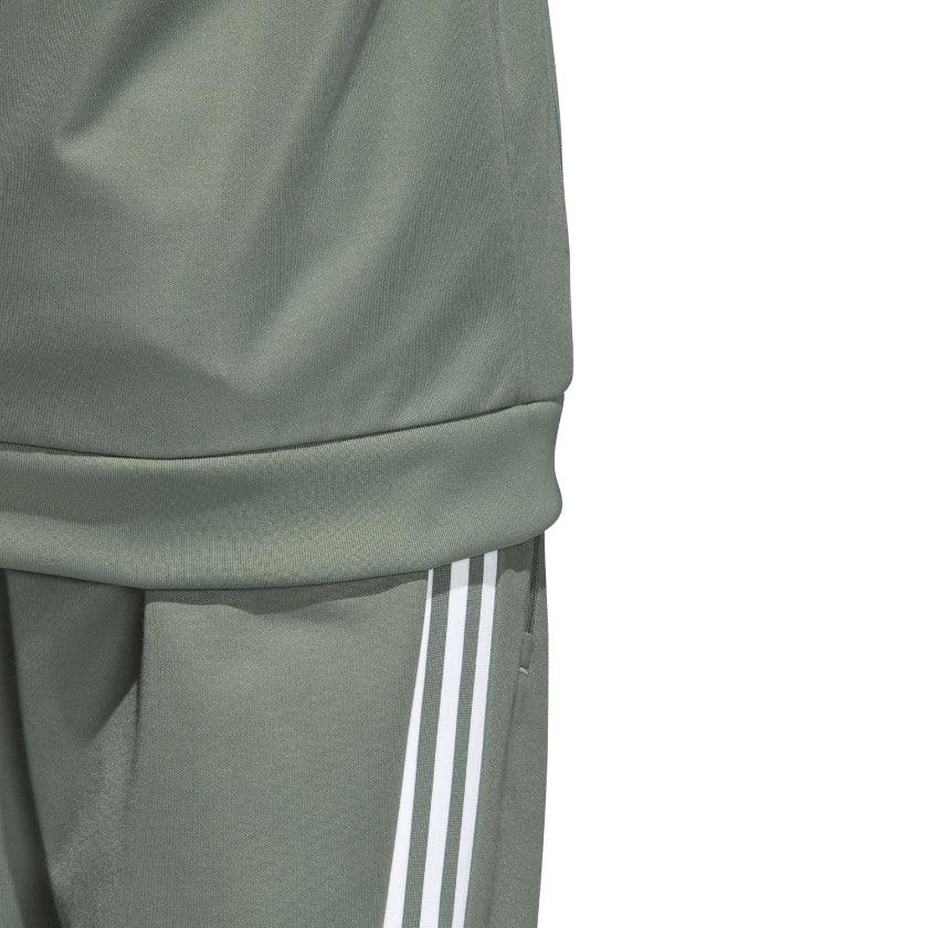 Detailed zoom on the waist hem