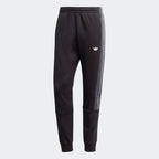 Focuses on the elasticated waistband and the professional finish of the drawcord.