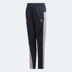 Showcases the Legend Ink colour and the waistband construction.