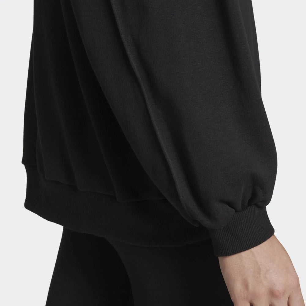 Highlighting the professional finish of the seams and the durability of the ribbed trim.