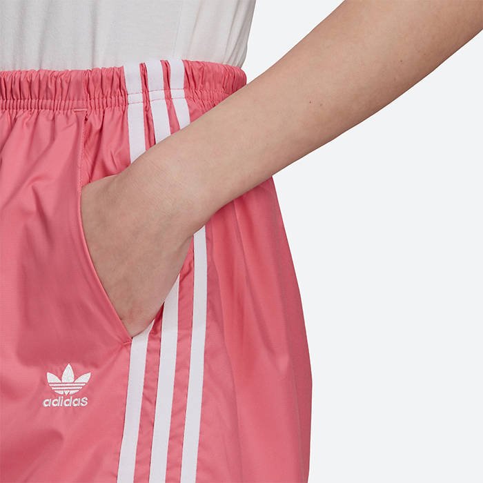 tradesports.co.uk Adidas Women's Adicolor Ripstop Long Shorts H37754