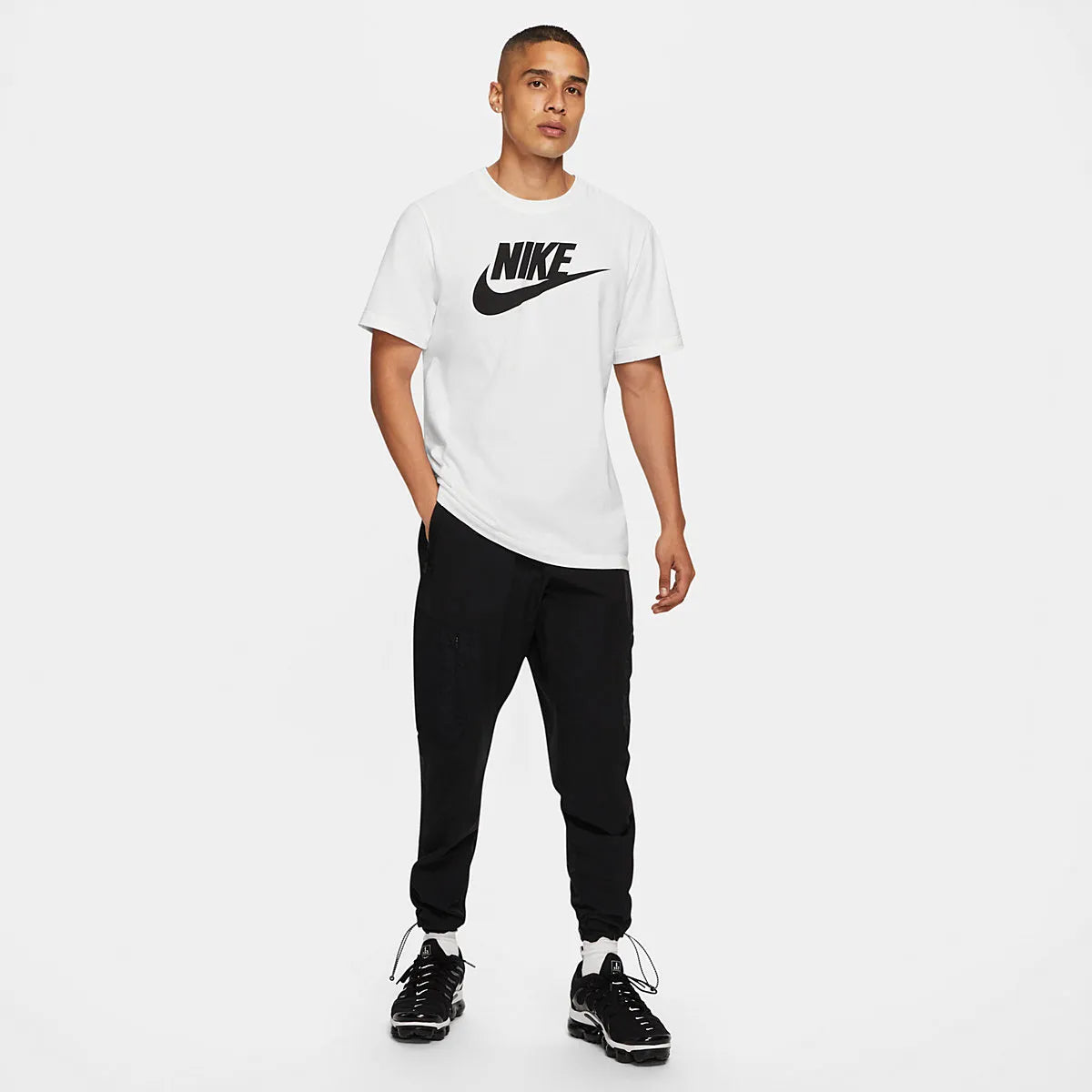 tradesports.co.uk Nike Men's NSW Graphic Logo T-Shirt BV0622 100